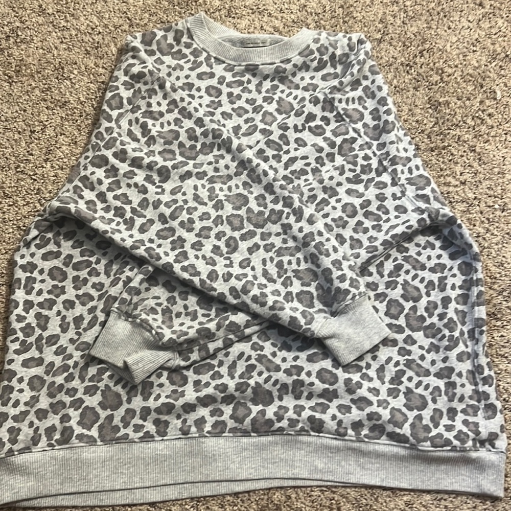 Cheetah crew neck